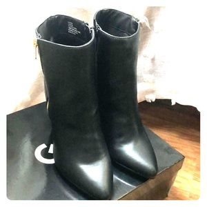 G by Guess pointed ankle booties ❤️❤️